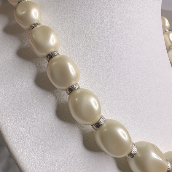 Talbots Baroque Faux Pearl & Silver Spacers Choker Statement Necklace - Picture 6 of 7